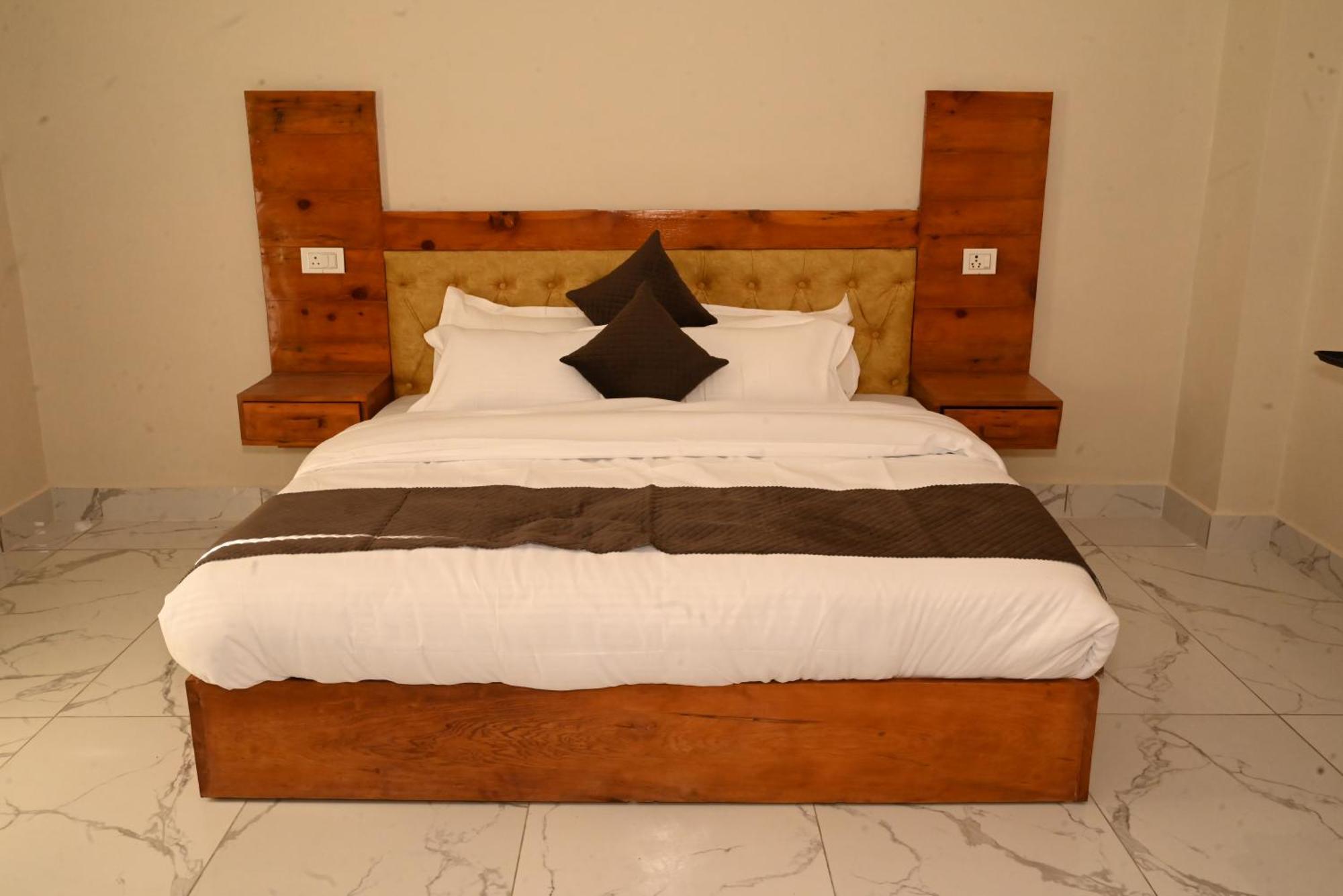 Himalayan Hill Top Resort Kanatal Ngoại thất bức ảnh