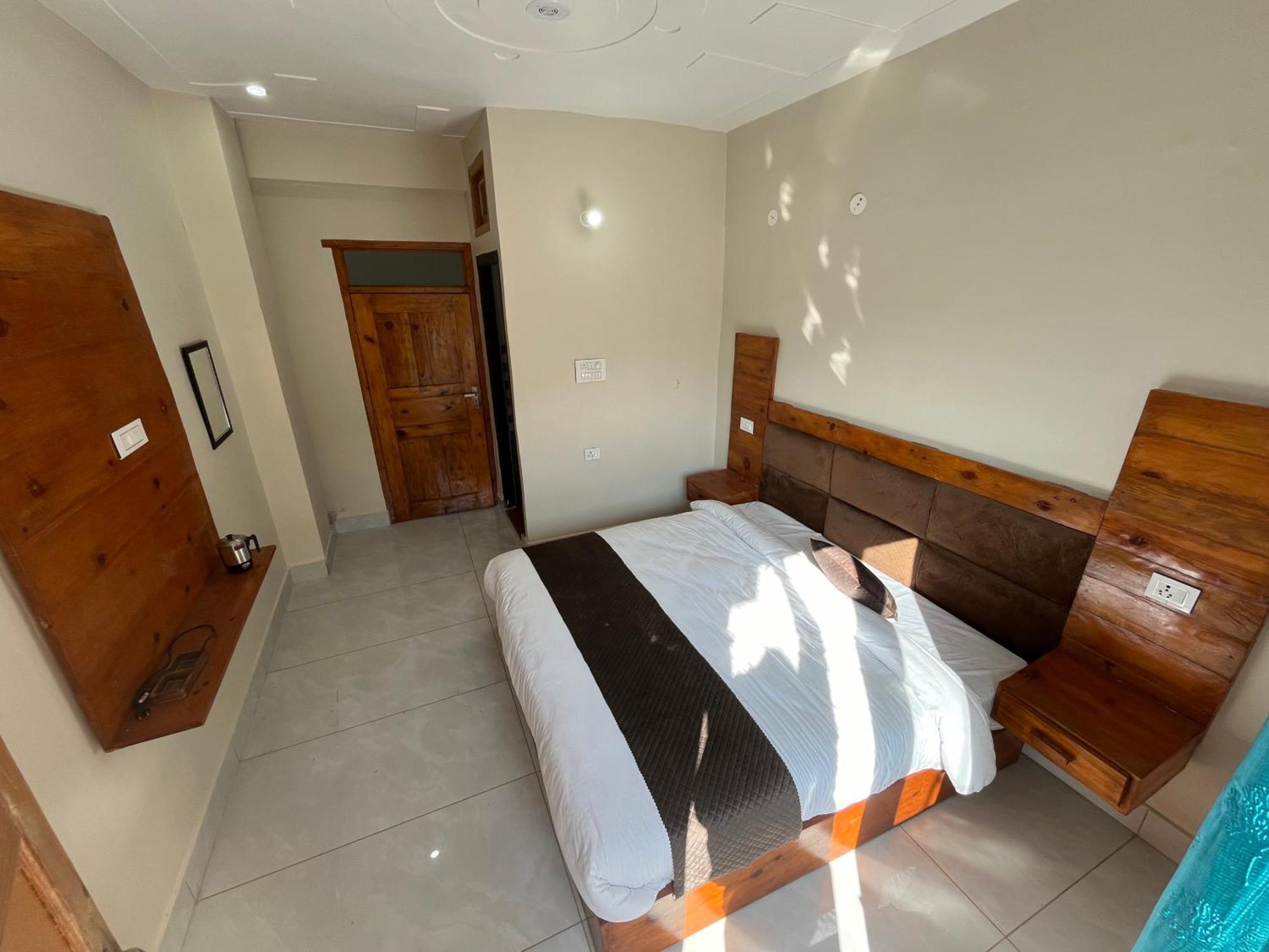 Himalayan Hill Top Resort Kanatal Ngoại thất bức ảnh