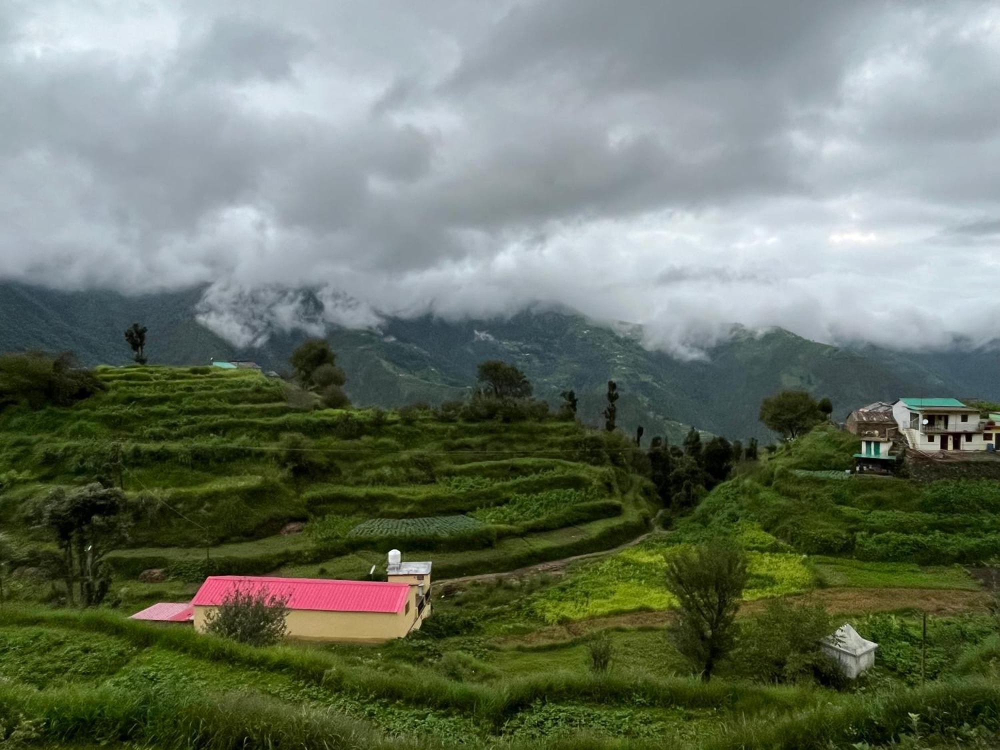Himalayan Hill Top Resort Kanatal Ngoại thất bức ảnh