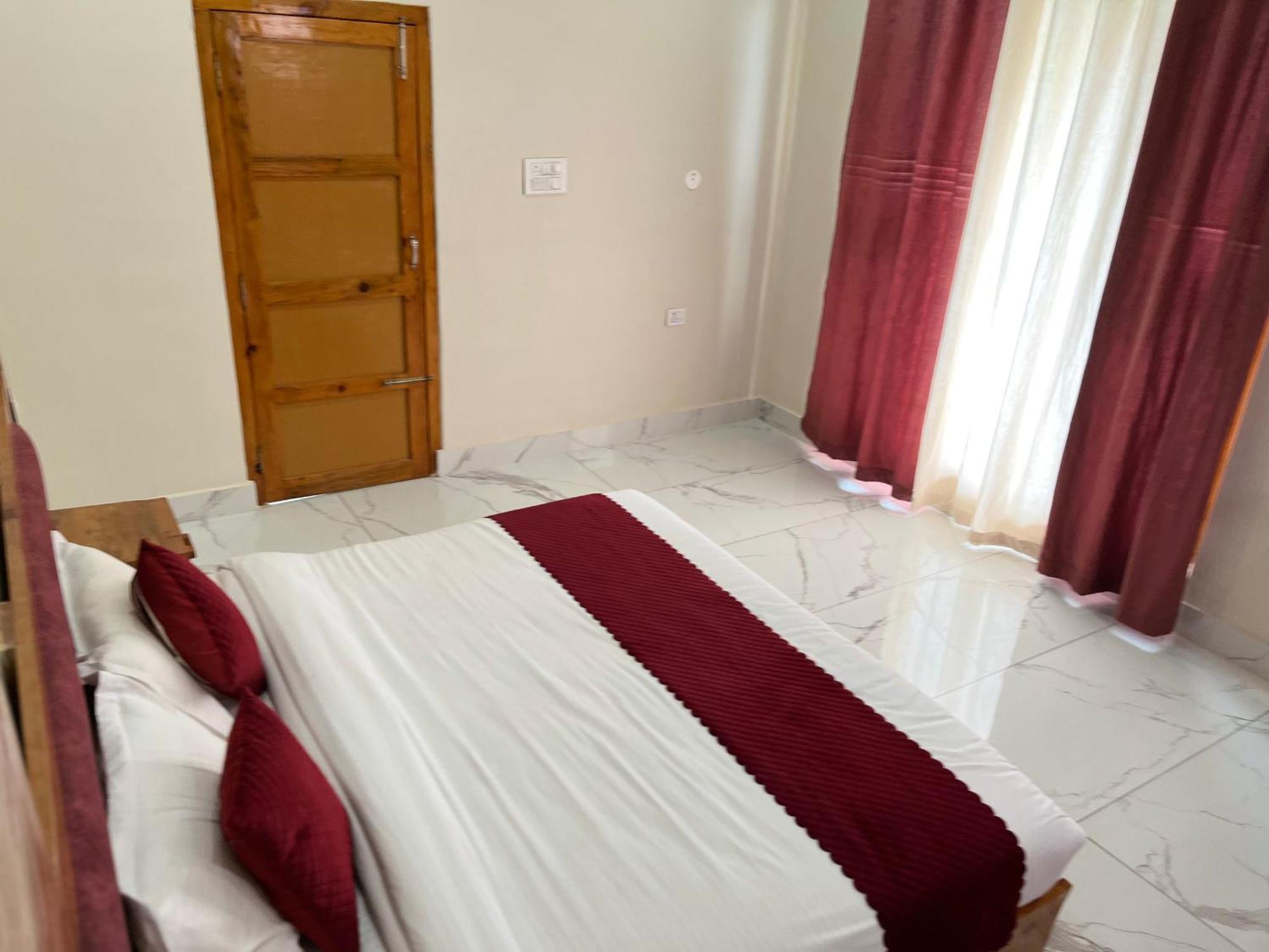 Himalayan Hill Top Resort Kanatal Ngoại thất bức ảnh